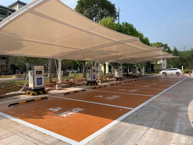 广西近半数高速公路服务区设置充电桩