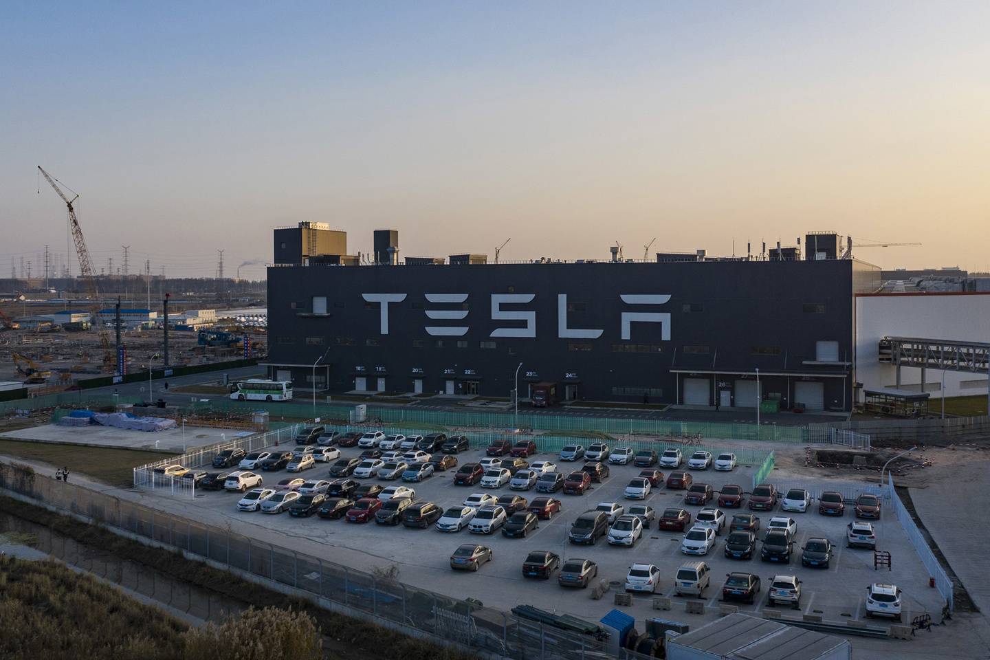 消息称特斯拉申请扩建上海工厂，计划首次生产软包电池