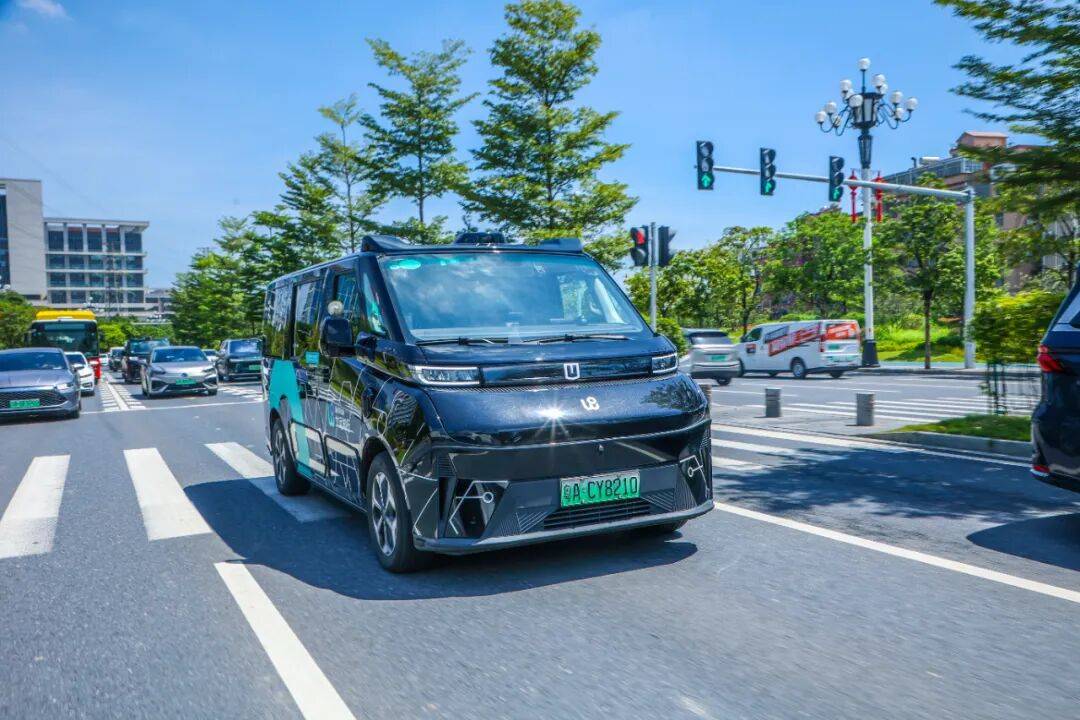 24小时纯无人商业运营！文远知行全新量产Robotaxi GXR全面接入黄埔