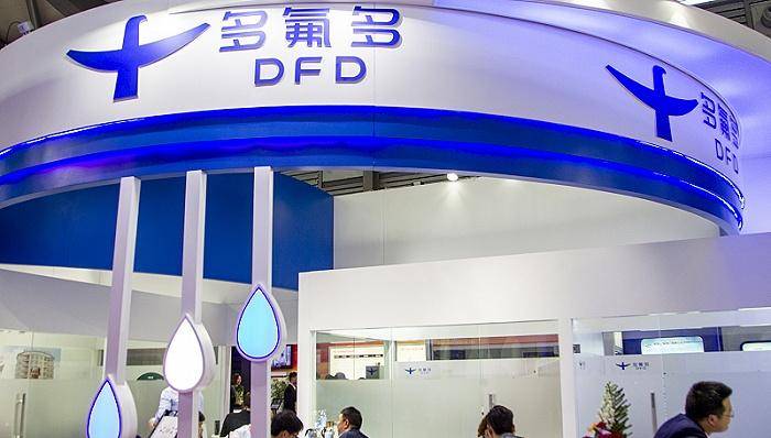 六氟磷酸锂价格腰斩，多氟多上半年净利仍涨了3.5倍