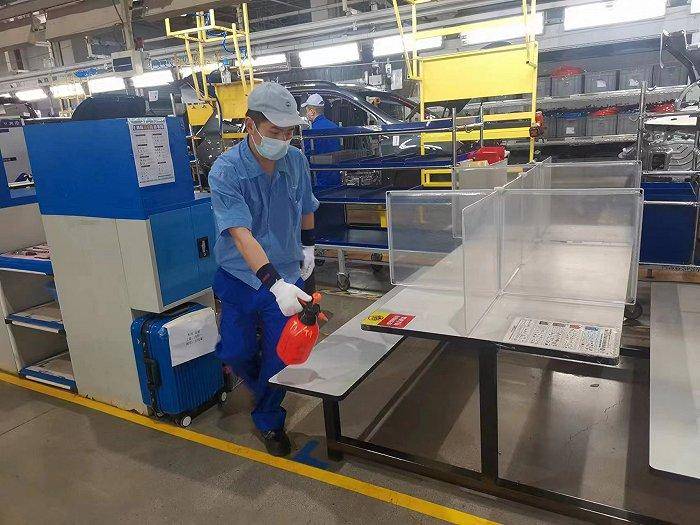 上汽临港乘用车工厂复工后首台车下线，周二开始单班生产