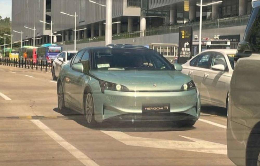 恒大汽车上路，恒驰 7 路试谍照曝光