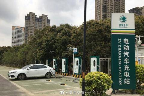 国家能源局25日表示，截至6月底，我国累计建成充电桩100.2万个