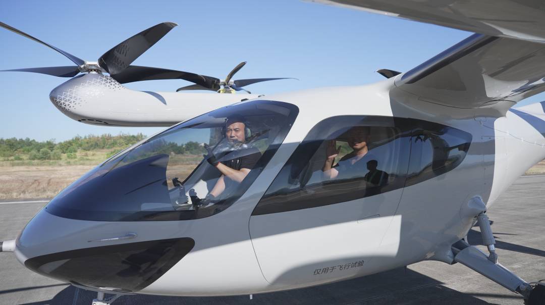 时的科技E20 eVTOL完成创始人同乘飞行试验!