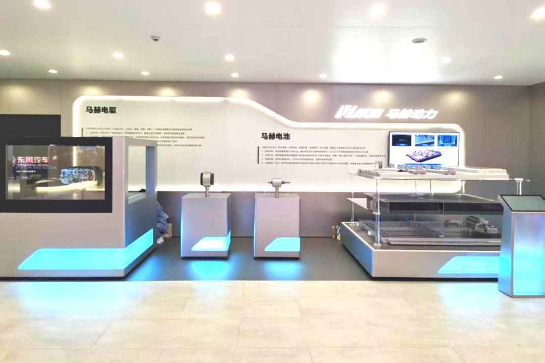 智新科技全新一代马赫电驱iD4-200亮相上海车展！