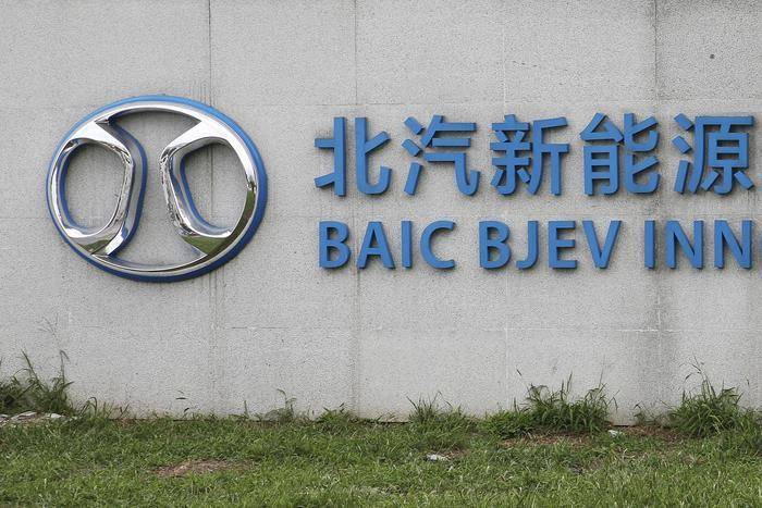 北汽蓝谷：北京新能源设计产能由32万辆调整为12万辆