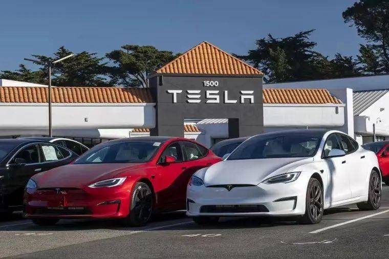 辅助驾驶系统存安全隐患，特斯拉召回超200万辆汽车