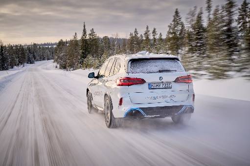 BMW iX5 Hydrogen氢燃料电池车在北极圈进行极寒测试