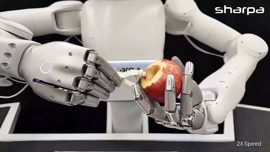 解锁「削苹果」技能，Sharpa灵巧手再秀“神操作”