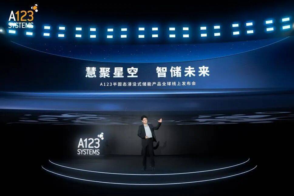 当安全不再是“概率游戏”——万向一二三如何用半固态技术重写储能的生存法则