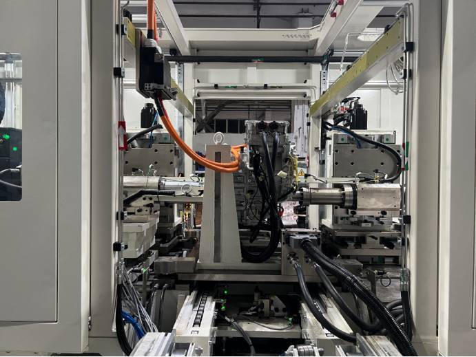 重庆青山新品总成下线检测台首台样机下线