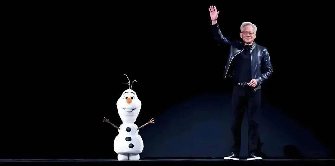 与黄仁勋同台互动！雪宝机器人如何用25个自由度，复刻“动画”灵魂？