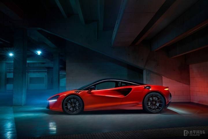 零百加速3秒还能OTA升级 迈凯伦混动超跑Artura亮相